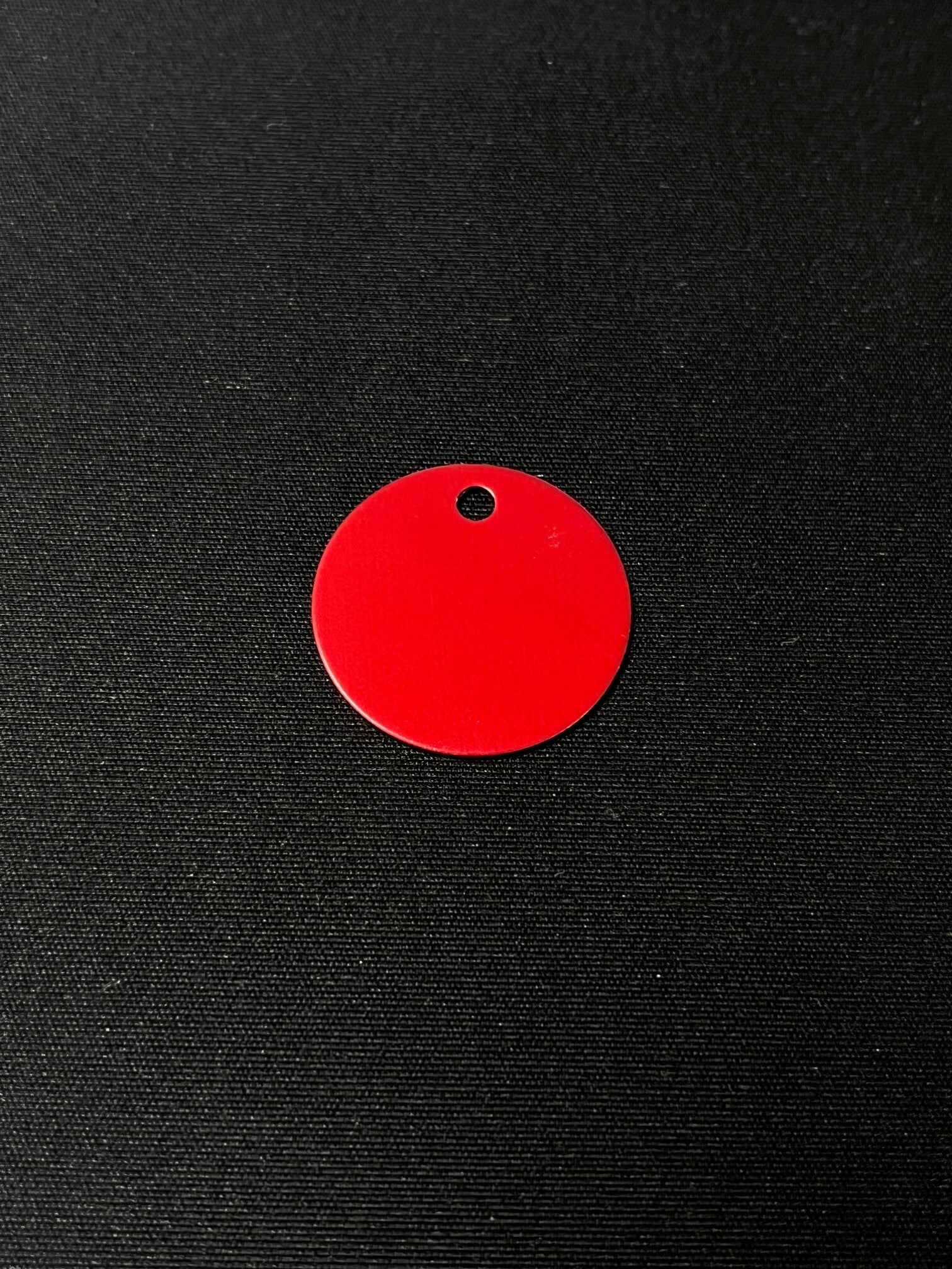 Médaille ronde rouge