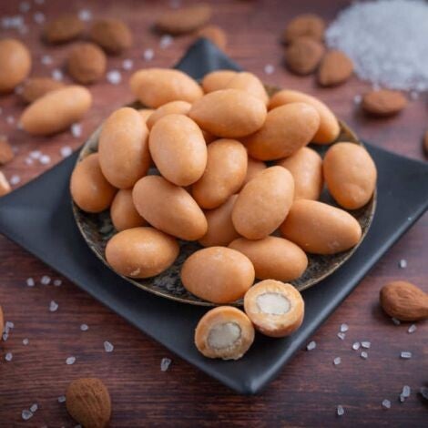 Mandeln schokoliert mit Karamell und Meersalz