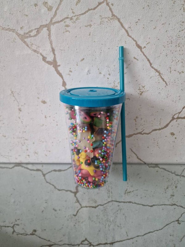 Bunter Trinkbecher