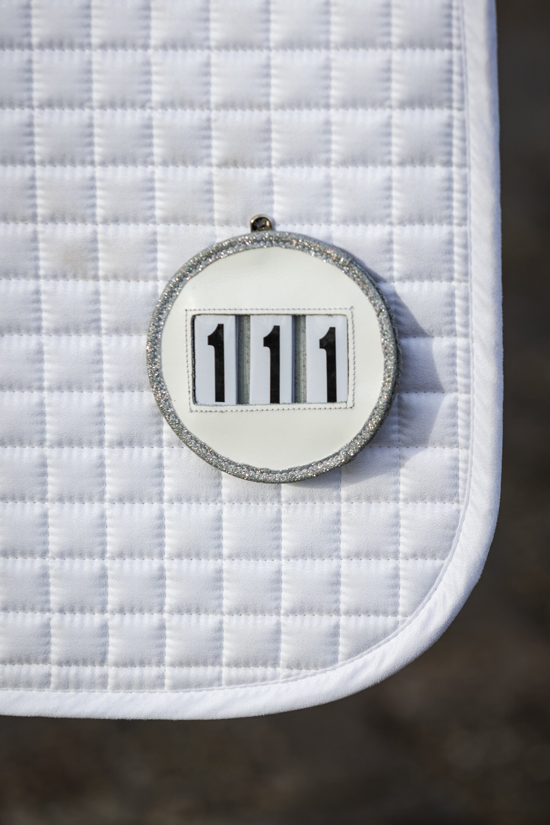 Nummerhouder Crystal Wit