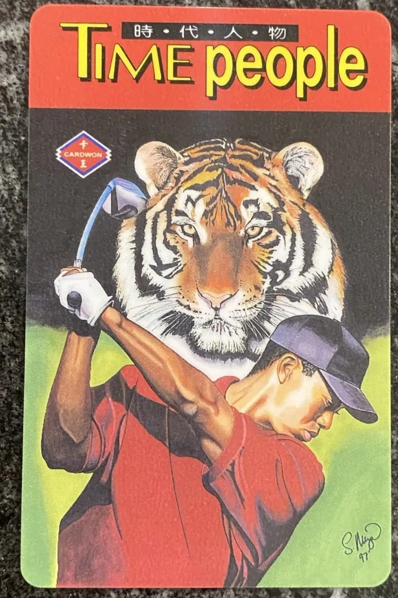 tiger woods swinging golf club