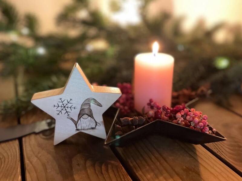 Deko Weihnachtsstern mit Wichtel und Schneeflocke