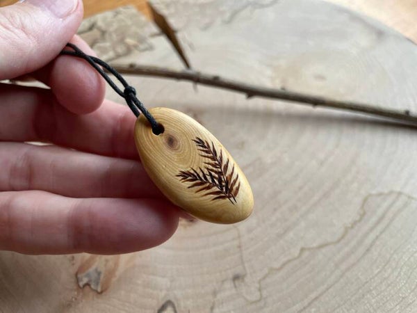 Wacholder „Medallion" Farn – Kette mit fließenden Rundungen