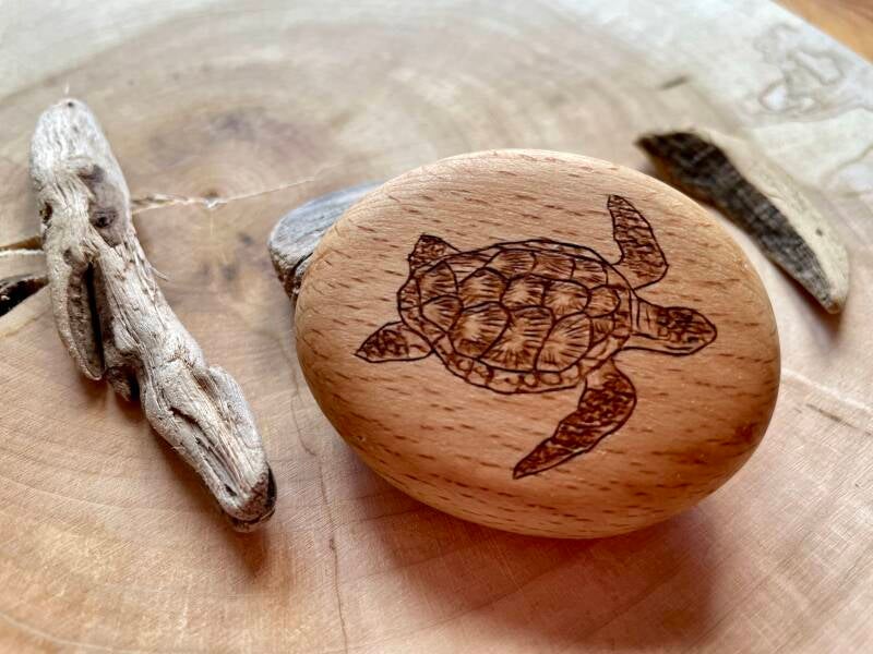 Handschmeichler mit Wasserschildkröte