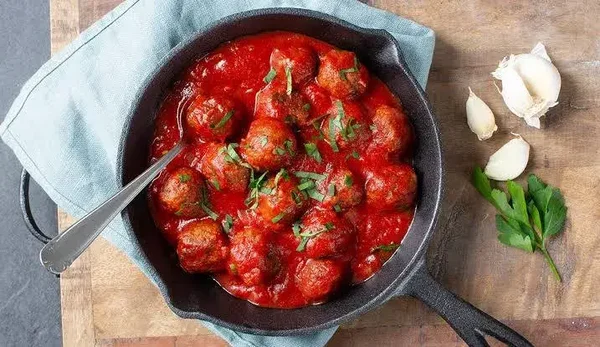 Albondigas tomatensaus Spaanse gehaktballetjes rund/kalf