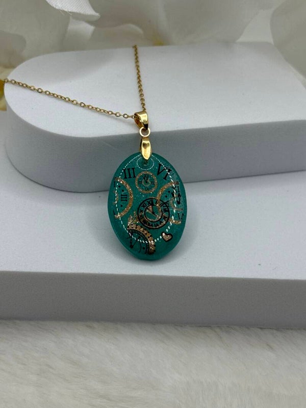 Pendentif ovale vert Les Couloirs du Temps 54