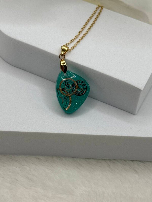 Pendentif galet moyen vert Les Couloirs du Temps 55