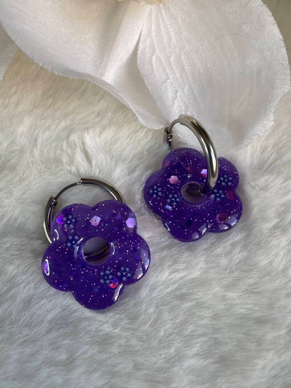 Boucles d’oreilles pampilles fleurs violettes pailletées décorées de fleurs assorties 30