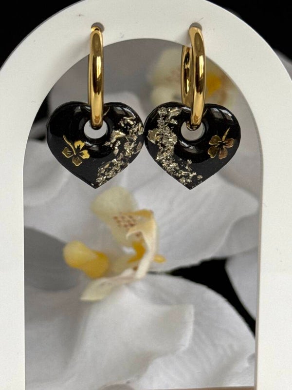 Boucles d’oreilles pampilles cœur noir, or et hibiscus 13