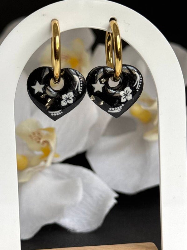 Boucles d’oreilles pampilles cœur noir, or et hibiscus blanc !4