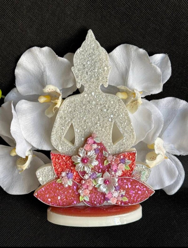 Bouddha sur socle rose et blanc