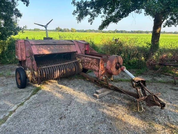 New Holland Hayliner 278 in onderdelen