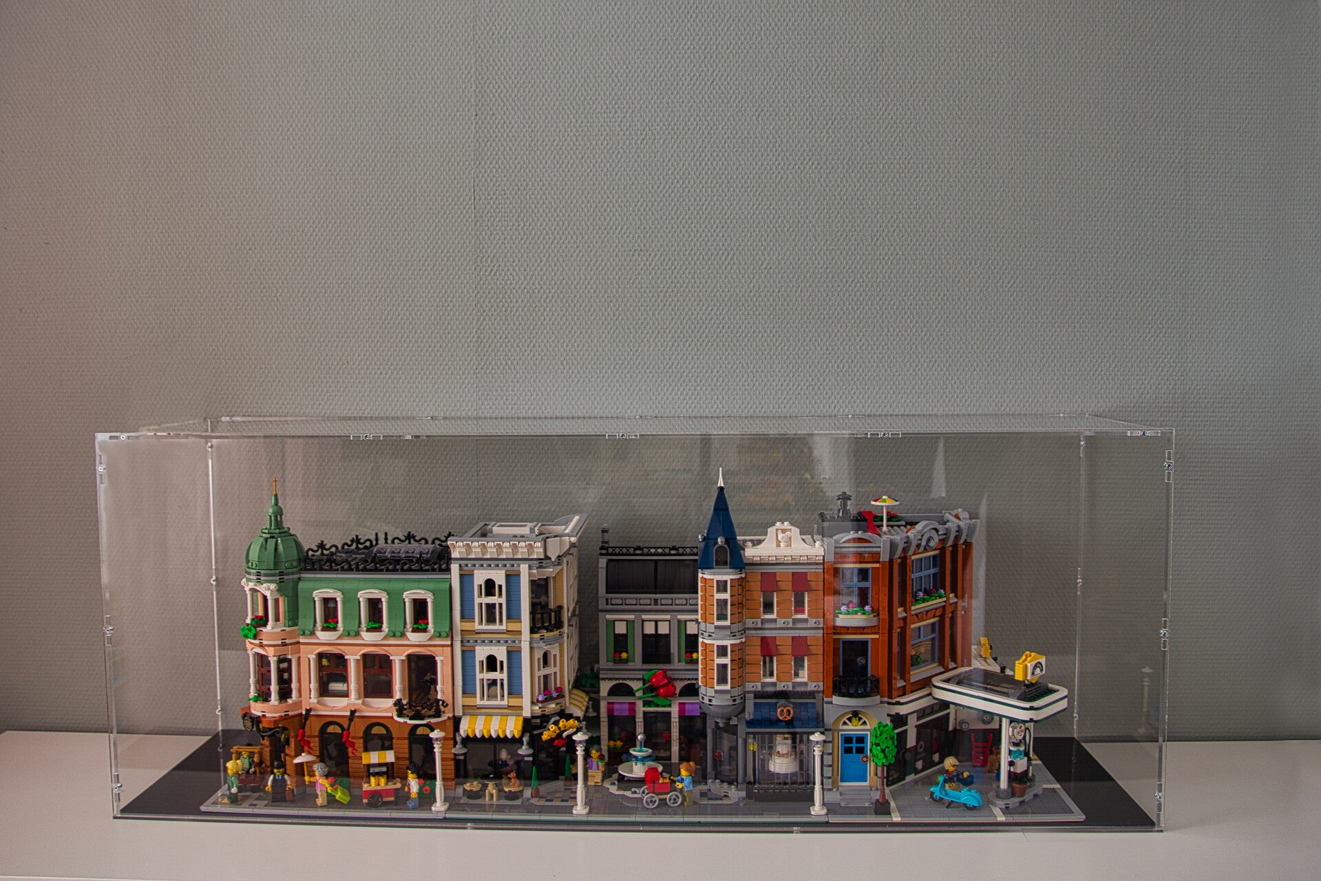 brickcase_display_case_lego_modular_building_1-standard.jpg