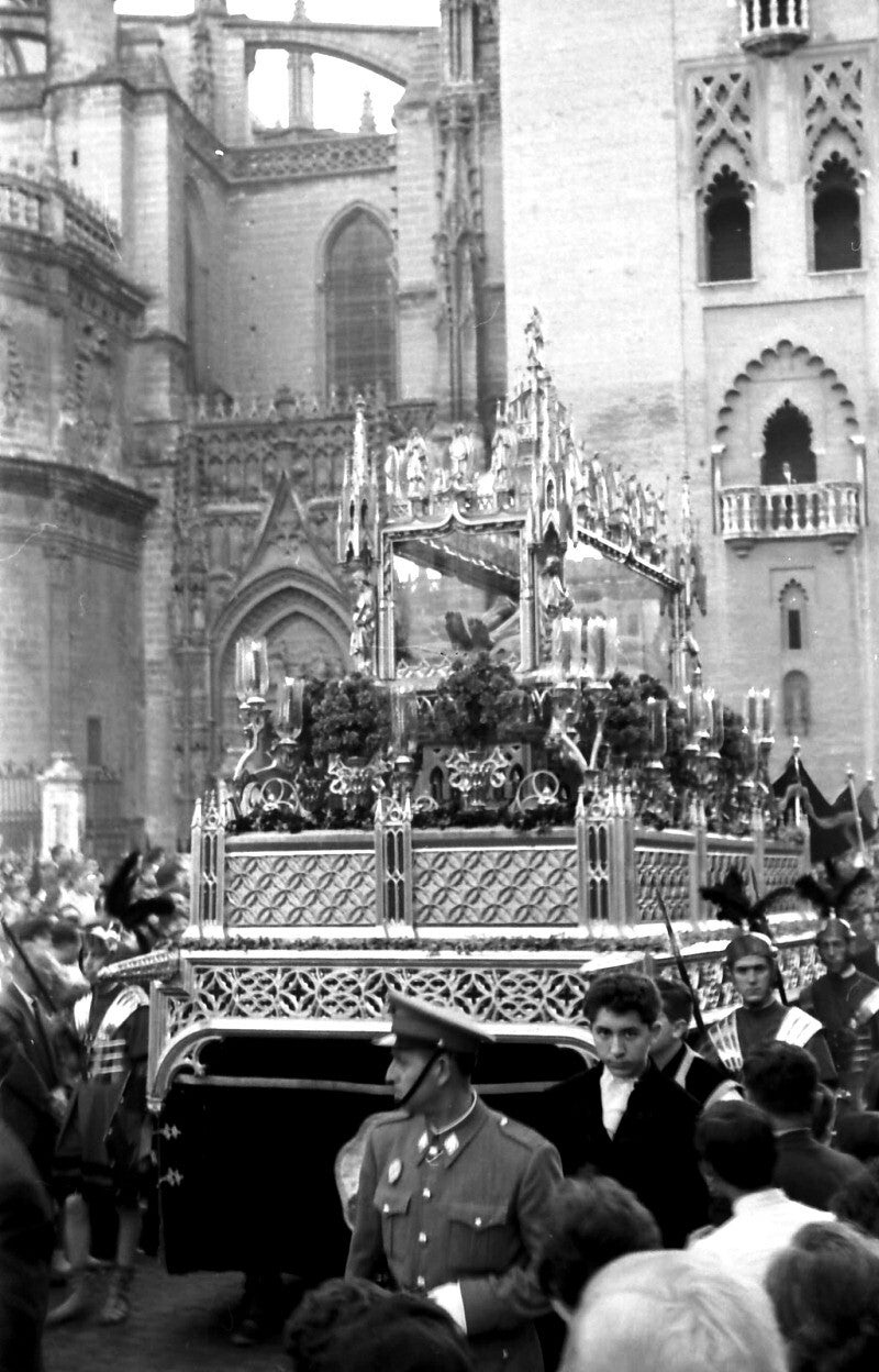 urna-anos-60-sevillacofrade-blogspot-480744-standard.jpg