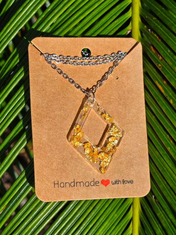 Golden flakes necklace, diamond