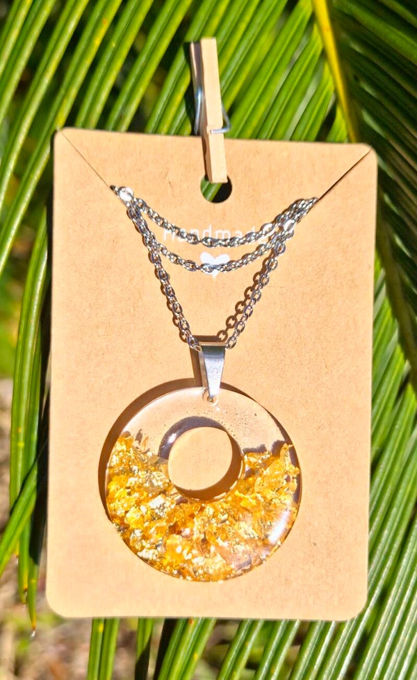 Golden Flake Collection round necklace