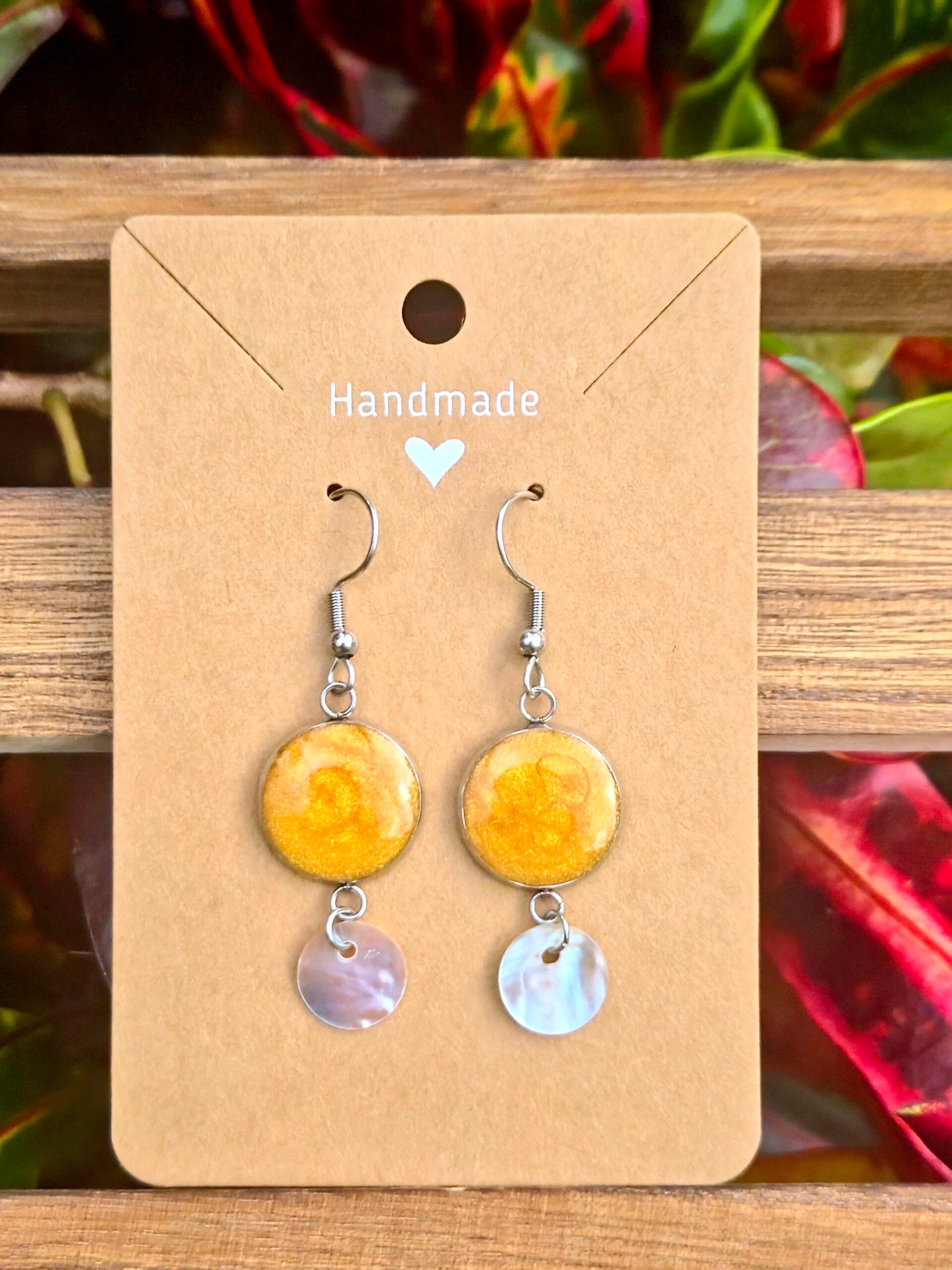 The Glittering Sand Collection earrings with mother of pearl elements