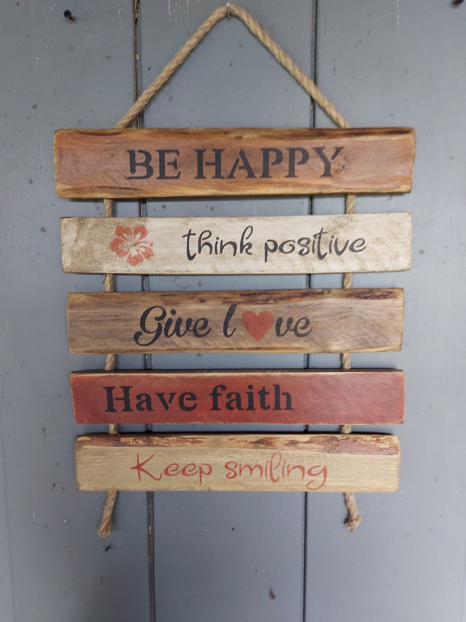 Hangbord "Be happy"