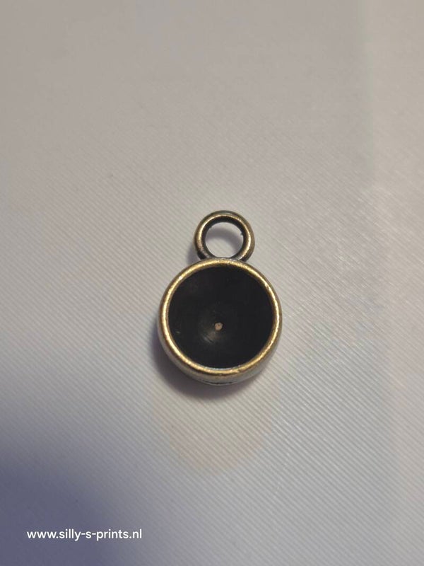 metalen zetting met een oog