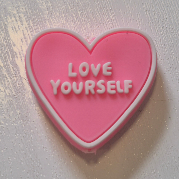 silicone 2d hart love yourself