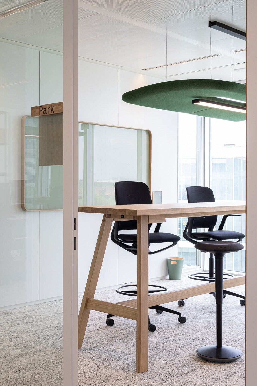 Grote houten vergadertafel op maat