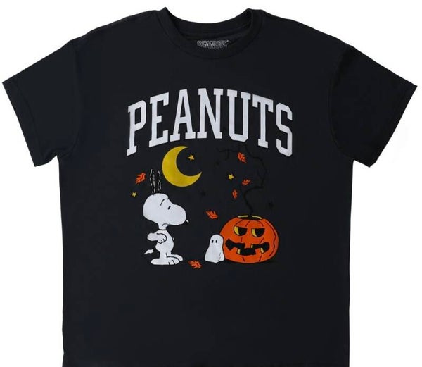 Peanuts Snoopy Halloween graphic tee (adult unisex T-shirt)