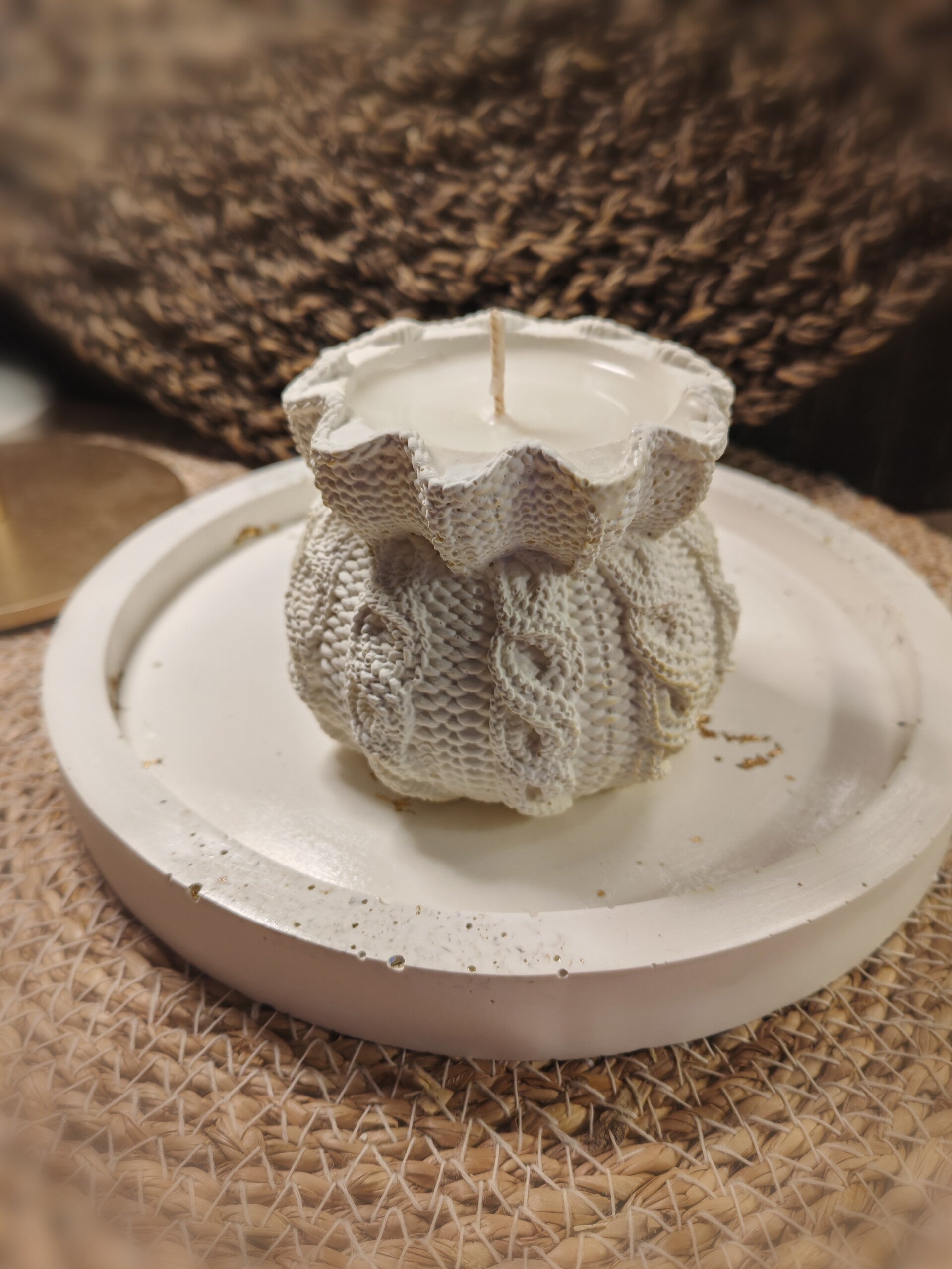 Bougie pelote parfum patchouli et son plateau en résine