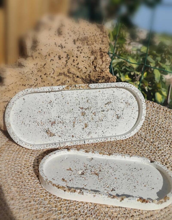 Plateau en Jesmonite sable incrusté