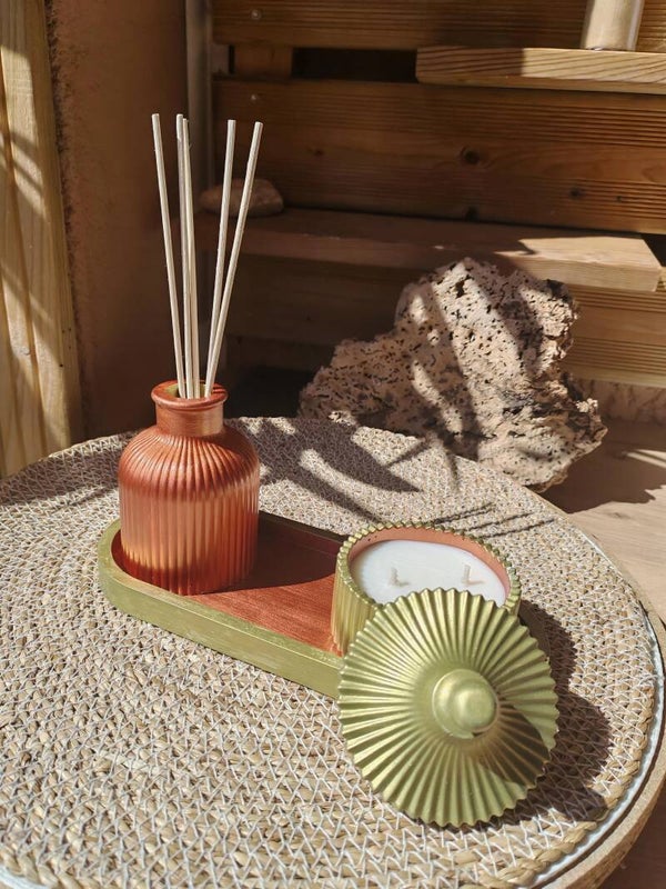 Ensemble plateau, diffuseur de parfum et bougie avec son couvercle