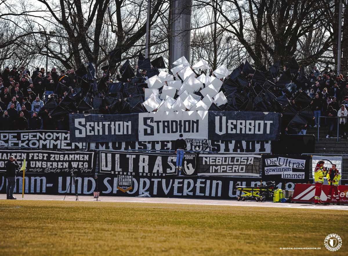 saison-22-23-regionalliga-s-dwest-fotos-d-block-donaustadion-de