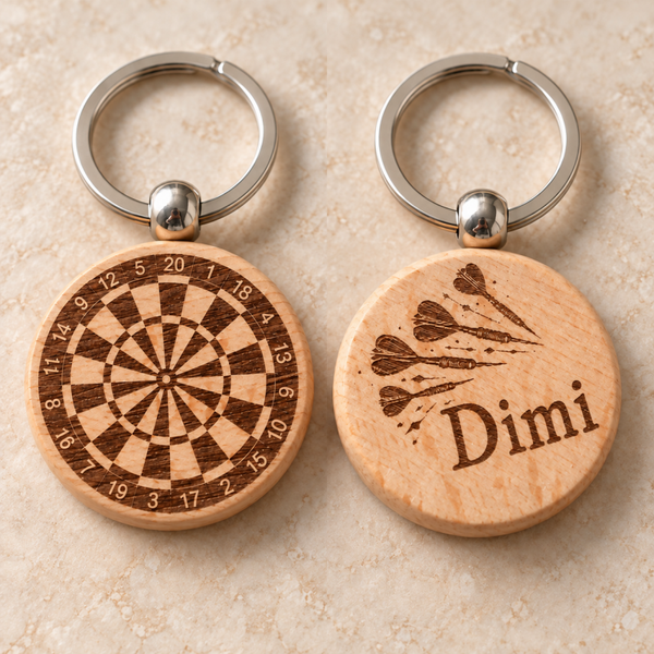 Personalisierter Dart-Schlüsselanhänger aus Holz – mit Wunschname oder eigenem Motiv