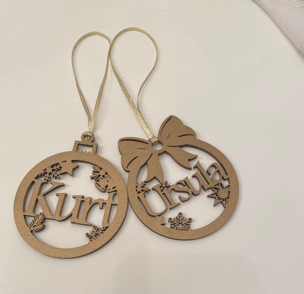 Personalisierter Weihnachtsanhänger aus Holz mit Name – Weihnachtsbaumschmuck 8 oder 10 cm