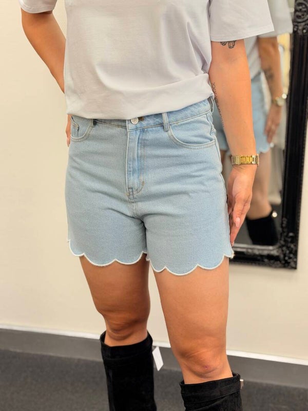 Lichtblauwe Denim Short met Geschulpte Zoom