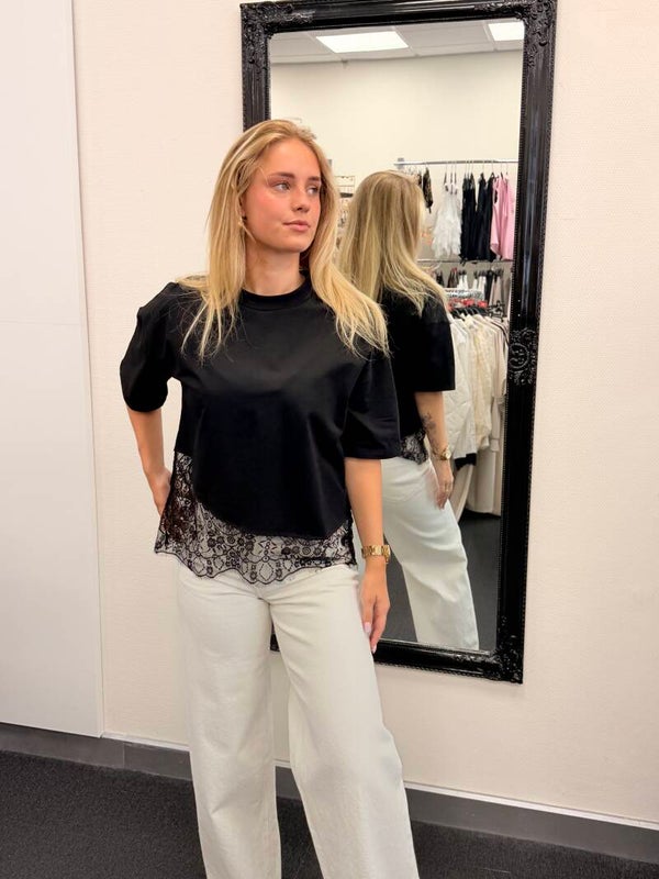 Zwarte Top met Kant – One Size