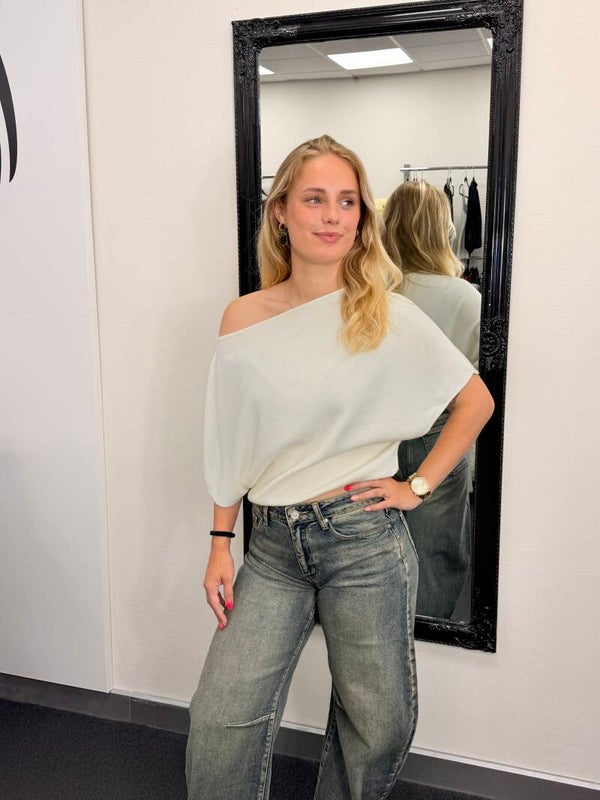 Gebroken Witte Off-Shoulder Top