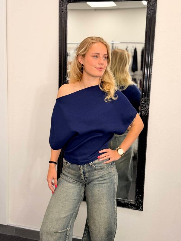 Donkerblauwe Off-Shoulder Top