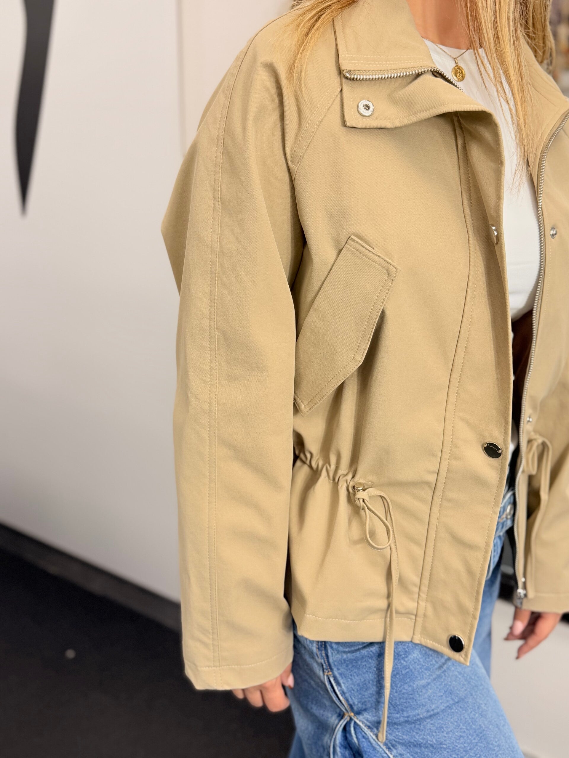 Beige Utility Jacket met Taillekoord