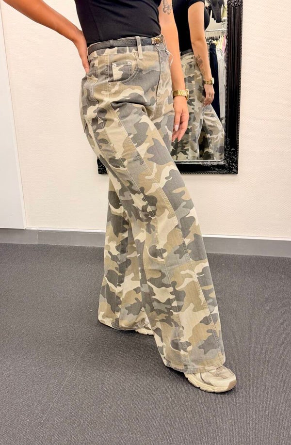 Camo Balloon Jeans