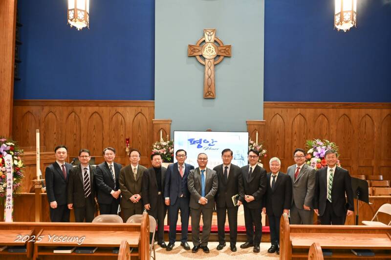 합병예배를 축하하러 오신 목사님들