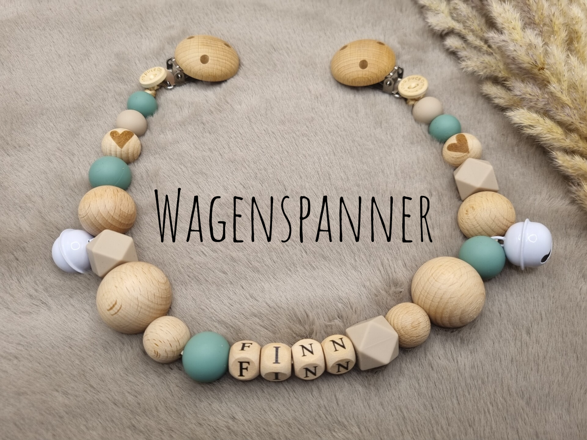 Wagenspanner met naam Finn in mint en beige, handgemaakt en veilig