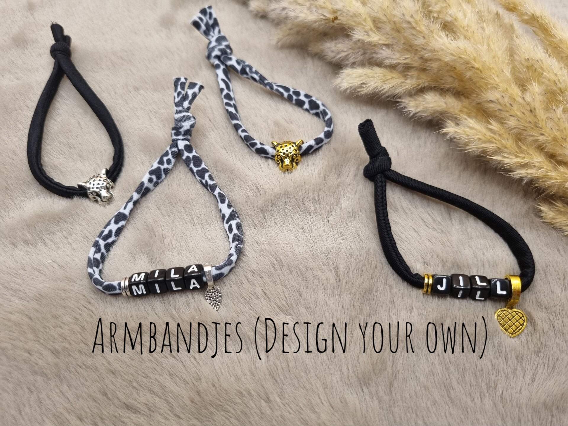 Armbandjes met naam Mila en Jill in luipaardprint, handgemaakt en veilig