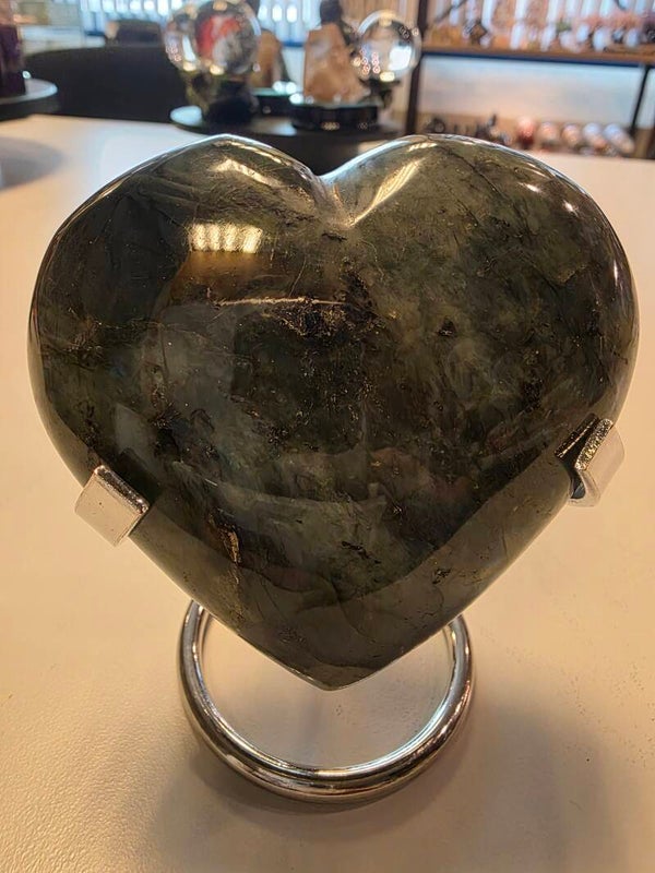 Labradoriet Hart 9.5cm breed 8.5 cm hoog nr. 35 beschermende en spirituele werking