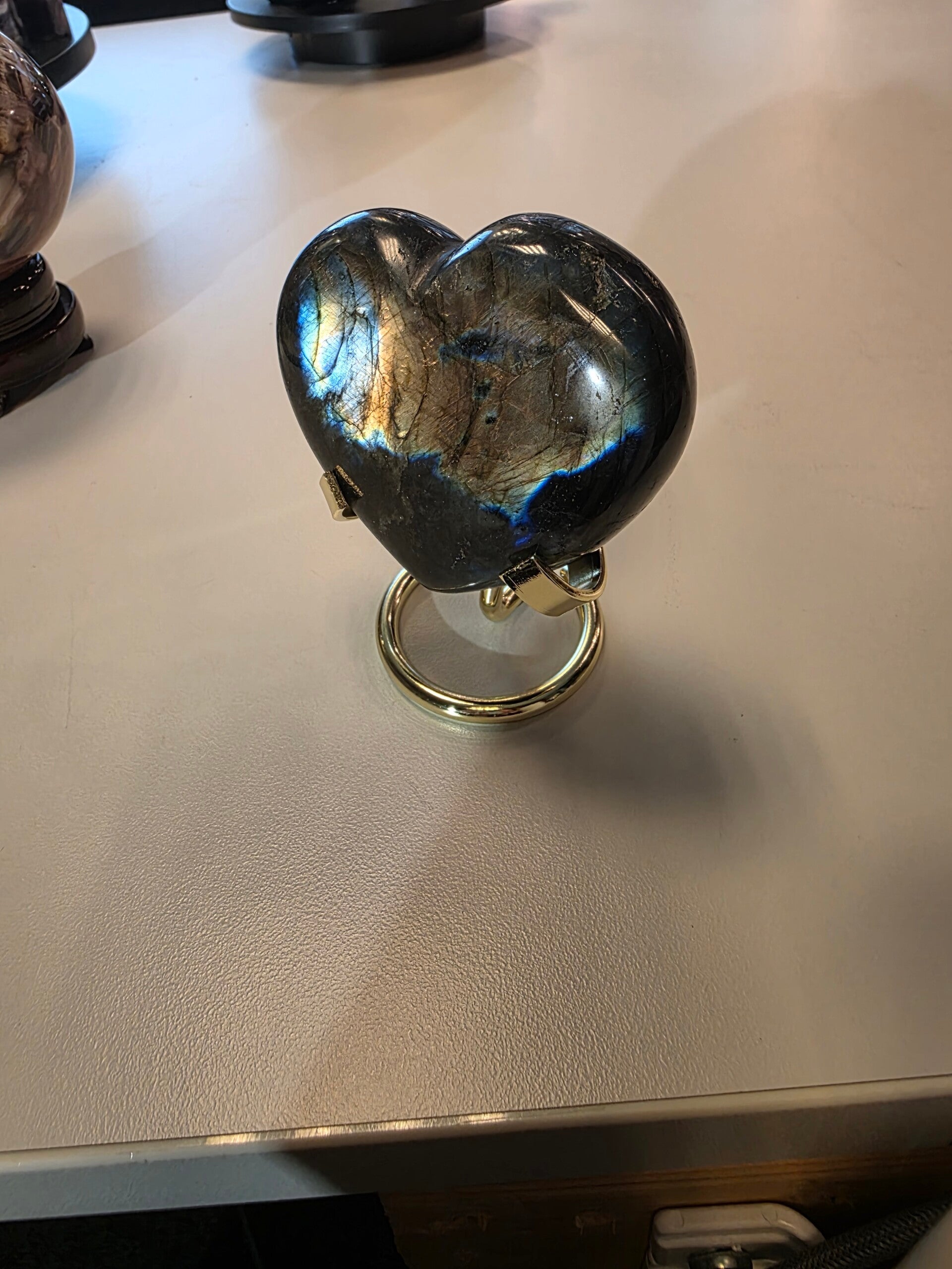 Labradoriet Hart 9cm breed 8 cm hoog nr.30 beschermende en spirituele werking