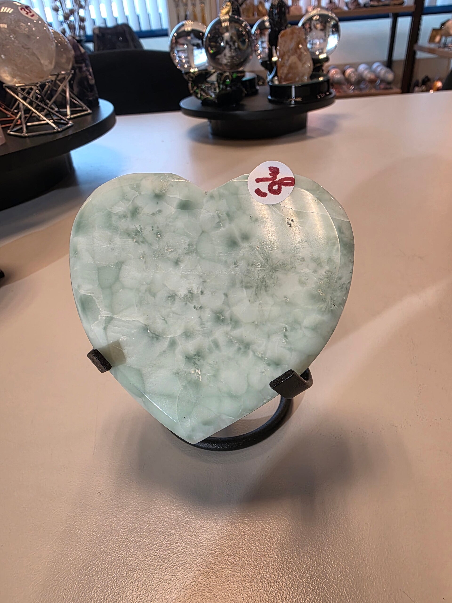 Groot Larimar Hart 10cm breed bij 9 cm hoog nr.9 innerlijke rust, communicatie en het loslaten van negatieve emoties