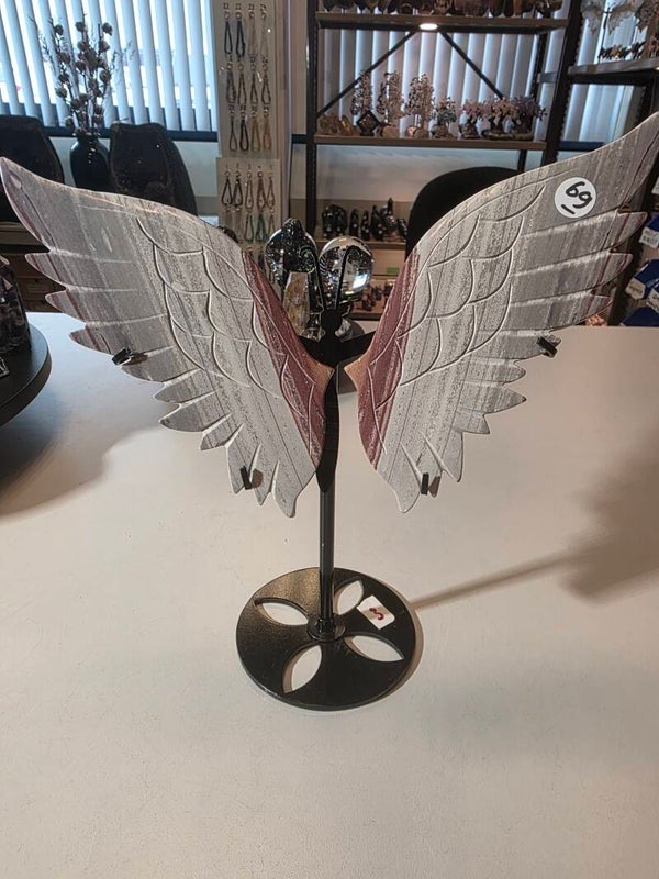 Mexicaanse Agaat Vlinder 24cm hoog 25cm breed nr. 53 bevorderen van balans, rust en bescherming. Het wordt geassocieerd met aardende, kalmerende en stabiliserende effecten, zowel op fysiek als emotioneel niveau.