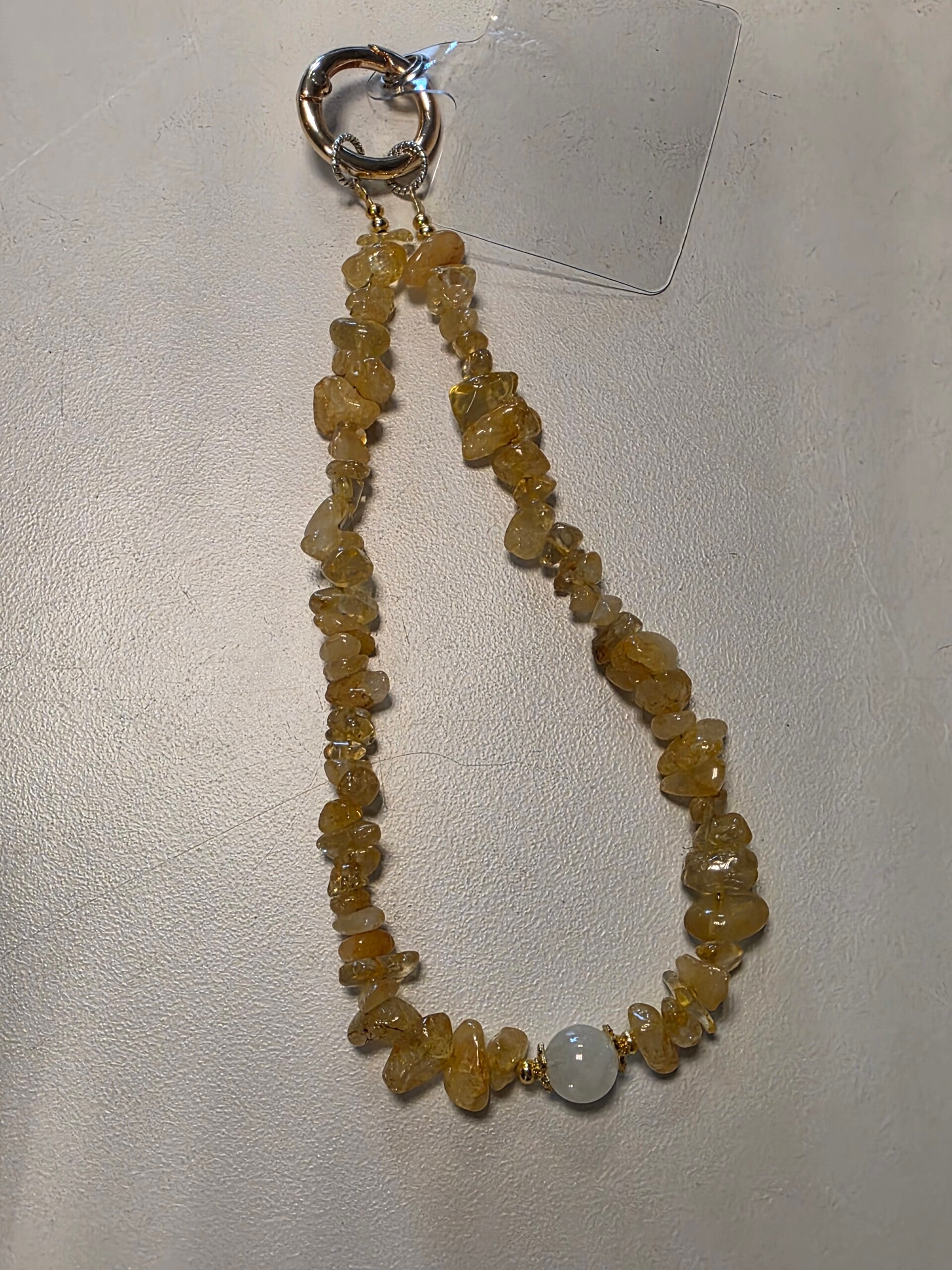 CITRIEN TAS/TELEFOONHANGER De steen zou helpen bij het verminderen van angst en stress, het stimuleren van creativiteit en het bevorderen van een goed humeur