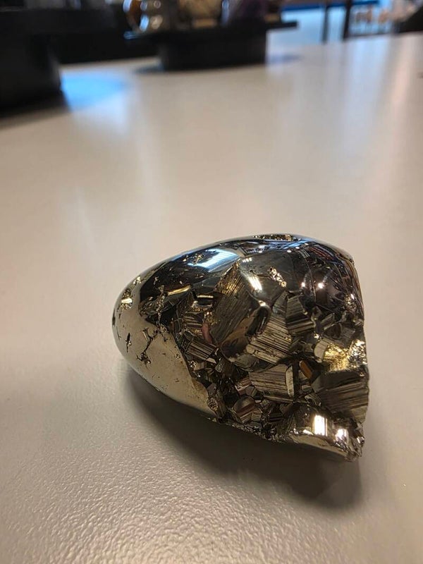 AA KWALITEIT PYRIET nr. 79  Het zou energie en levenskracht stimuleren, het zelfvertrouwen vergroten en angst verminderen