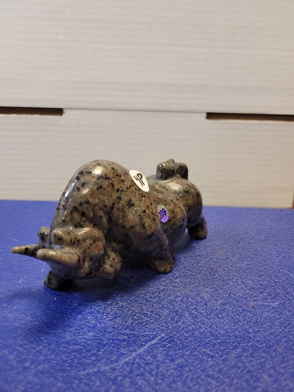Stier yooperlite nr 209  Krachtige, aardende steen die troost biedt, negatieve energie afvoert en zelfvertrouwen en acceptatie bevordert