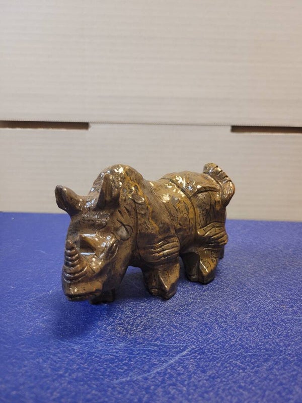 Chocolade jaspis Neushoorn 5.5x13 cm  572 gram nr 211  Het werkt ontspannend en kalmerend en geeft een gevoel van vrijheid  Het werkt ontspannend en kalmerend en geeft een gevoel van vrijheid