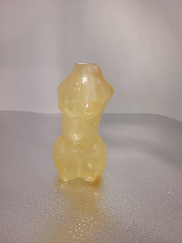 Citrien  vrouwenbody 11cm hoog €36,-